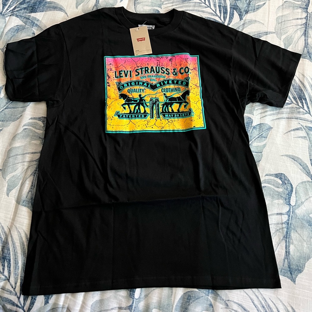 Levi Strauss & Co. T-shirt Medium